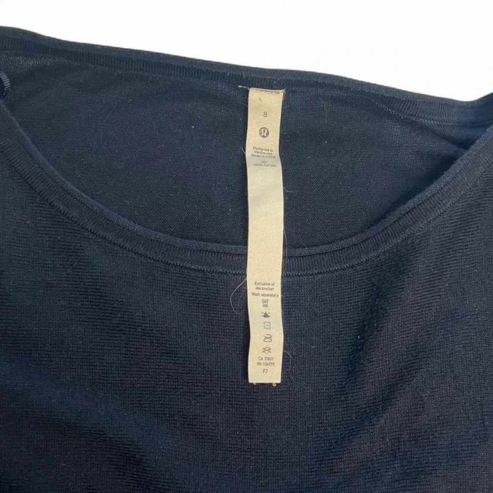 Lululemon Navy Blue Long-Sleeve Top with Ribbed Sleeves‎ and Thumb Holes